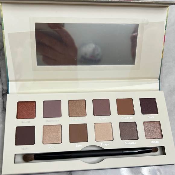 cargo Take Me Away! Eye Shadow Palette: Shadows 12 x .03 Oz., Dual-Ended Brush - Picture 2 of 3